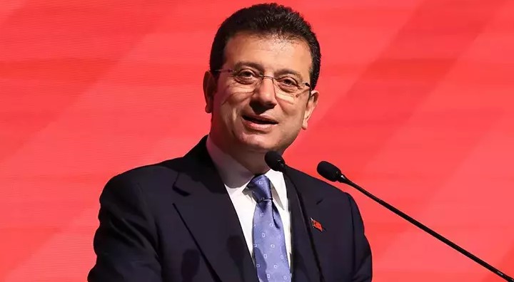 Ekrem İmamoğlu hakkında hazırlanan iddianamede, İmamoğlu dahil 7 kişi hakkında ‘ihaleye fesat karıştırma’ suçlamasıyla 3 ila 7 yıl arasında hapis cezası talep edilen davanın ilk duruşması 15 Haziran’da Büyükçekmece Adliyesi’nde yapıldı.