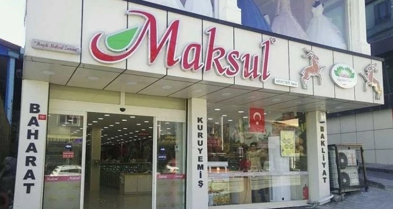 Maksul Gıda, 3 yıl önce konkordato talebinde bulundu. Mahkeme, şirketin durumunu değerlendirmek için bilirkişi raporu talep etti. Üç bilirkişi, şirketin toparlanmasının mümkün olmadığını belirten bir rapor hazırladı. Bakırköy 1. Asliye Ticaret Mahkemesi, dün görülen duruşmada Maksul Gıda ve sahibi Hakan Şenol için iflas kararı verdi.