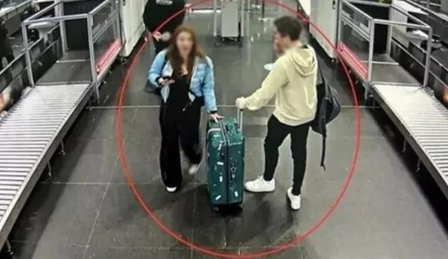 Kızılcık Şerbeti’ndeki bu etkileyici sahne, sosyal medyada da büyük yankı uyandırdı. İzleyiciler, “Tam unutuldu derken çok iyi oldu”, “Unutma unuttuma”, “Gündeme yeniden gelmesi çok iyi oldu”, “Harika bir sahneydi” gibi yorumlarla sahneye olan ilgilerini dile getirdi.