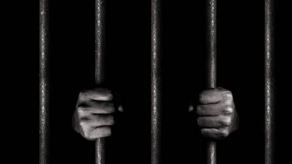 Yükümlünün, polis merkezine gitmesine gerek kalmadan, elektronik cihazı üzerinden gerektiği yerde olup olmadığı kontrol edilebilecek. Belirli bir bölgeye girmeme ve belirlenen bölgeden dışarı çıkmama yükümlülüğü olan yükümlü, elektronik cihazı üzerinde kısıtlı bölgeyi görebilecek ve ihlal olmaması için bölgeye girmeyecek. Kısıtlı bölgeye giriş veya çıkış durumunda sistem otomatik olarak uyarı verecek.