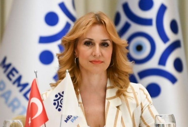 Özkal haberi sosyal medya üzerinden duyurdu.