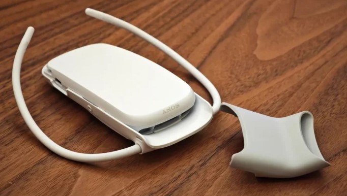  Reon Pocket 5, şimdilik Birleşik Krallık ve Asya’da satışa sunulmuş durumda, ancak yakın zamanda Avrupa’ya da gelmesi bekleniyor.Tişörtlerin arka cep bölgesine yerleştirilerek kullanılan bu ürün, boyun bölgesine mükemmel bir uyum sağlıyor. Ürün, beş farklı soğutma ve dört farklı ısıtma seviyesi ile kullanıcılara geniş bir yelpazede konfor sunuyor.


