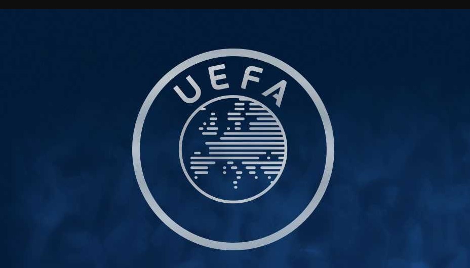 UEFA, Fenerbahçe’nin deplasman maçlarına taraftar götürme yasağını 2 yıl süreyle erteleyerek 1 maça indirdi. Eğer Fenerbahçe, UEFA Konferans Ligi çeyrek finalinde Olympiakos’u geçerse, yarı finalde deplasman maçına taraftarlarını götürebilecek.