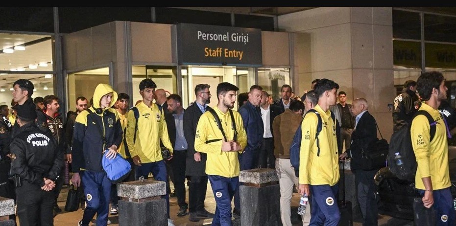 Buna göre, havai fişek yakma ve cisim atma eylemleri nedeniyle uygulanan ertelenmiş disiplin cezası onaylandı ve deplasman taraftarlarına bilet satış yasağı, Kontrol, Etik ve Disiplin Kurulu’nun karar tarihinden itibaren iki yıl süreyle askıya alındı.