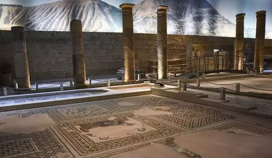 Gaziantep’teki mesire alanları, açık havada sakin bir gün geçirmek isteyenler için ideal. “Alleben Tabiat Parkı”, Şahinbey İlçesi’nde bulunan ormanlık bir alanda yer alıyor ve bayramda iyi bir alternatif olabilir.