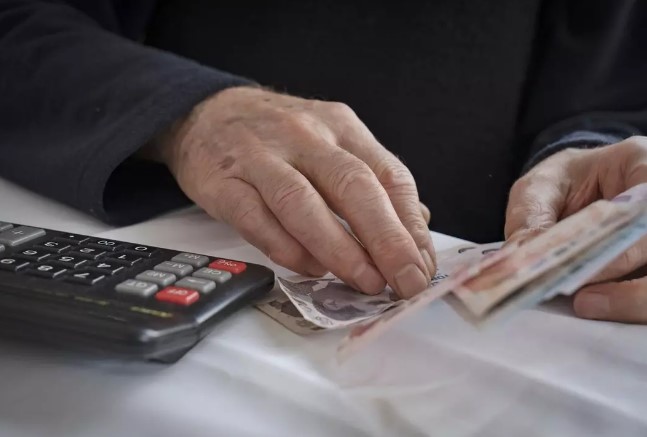 DENİZBANK
Denizbank, emekli maaşını DenizBank'tan 3 yıl süre ile alma sözü veren emeklilere 12.000 TL'ye varan nakit emekli promosyon fırsatı sunuyor.
Emekli Maaşı Tutar Aralığı - Standart Emekli Promosyonu
0 - 9.999 TL arası maaş alanlar için 5.000 TL
10.000 TL - 14.999 TL arası maaş alanlar için 8.000 TL
15.000 TL - 19.999 TL arası maaş alanlar için 10.000 TL
20.000 TL ve üzeri maaş alanlar için 12.000 TL
