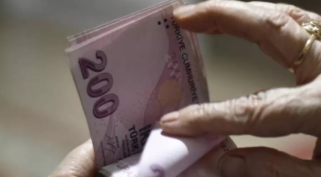 EN YÜKSEK PROMOSYONU 20 BİN TL'YE ULAŞIYOR
Emeklilik promosyonlarında en dikkat çeken ayrıntı, en yüksek rakamın 20 bin TL'ye listelendiği oldu. Ancak her bankanın promosyon miktarında farklılık görülüyor. Emekliler, hangi bankanın ne kadar promosyon bilgilerini öğrenmek için bankaların güncel listesine göz atıyor.
Emekliler, bankaların sunduğu promosyon miktarlarını karşılaştırarak kazanç seçeneğini belirlemeye çalışıyor. Yapılan güncellemeler ve sayılar, emeklilerin tercih sürecini etkilemeye devam edecek.
