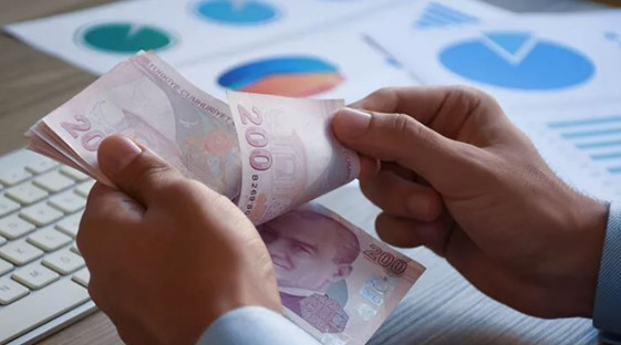 YAPI KREDİ
Yapı Kredi'de tüm emeklilere 18.000 TL'ye kadar varan nakit emekli promosyon imkanı mevcut. 28 Mart – 30 Nisan 2024 tarihleri arasında SGK emekli aylığı üç yıl boyunca Yapı Kredi'den alma taahhüdü veren emekliler 18.000 TL'ye varan nakit emekli promosyon fırsatından yararlanabiliyor. Promosyon Taahhütnamesi'nin imzalanması sonrasında ek bir koşul olmadan bir aylık net geliri;
9.999 TL'ye kadar olana 6.250 TL
10.000 TL - 14.499 TL arasında olana 10.000 TL
15.000 TL - 19.999 TL arasında olana 12.500 TL
20.000 TL' nin üzerinde olana 15.000 TL nakit emekli promosyonu ödeniyor. Banka tarafından yapılan açıklamaya göre Ek Ödül Taahhütnamesinin imzalanması sonrasındaki 60 gün içerisinde iki yeni fatura ödeme talimatı verilmesi durumunda maaş baremine bağımsız 1.000 TL ek nakit ödül ödeniyor.
