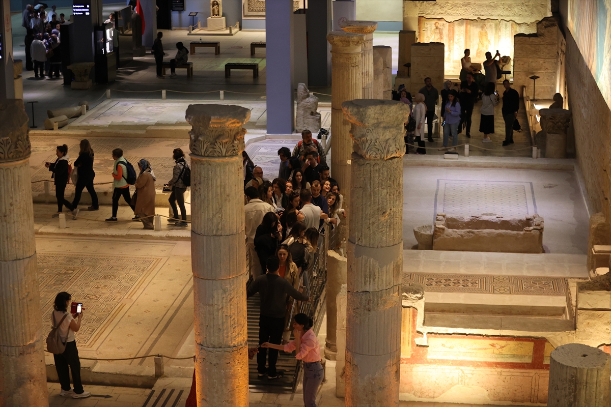 Gaziantep'in turizm potansiyelinin çok yüksek olduğunu vurgulayan Şahin, şehrin çok daha fazla turist çekebileceğini belirterek, "Daha çok turist demek daha fazla esnafın kazanması, gıdaya dayalı sanayinin daha fazla ilerlemesi, böylelikle çiftçinin karının fazlalaşması demek, istihdam demek. Herkesin kazanacağı yeni dönem bize çok umut veriyor." diye konuştu.