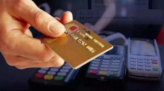 DELİLLENDİRMEDE ZORLUKLAR
IBAN'a para gönderme işlemlerinin artmasıyla birlikte yaşanan sıkıntılara da değinen Saygın, IBAN'a yapılan ödemelerin belgelendirilmesi gerektiğini vurguluyor. Açıklama bulunmayan bir işlemde vergi usul kanununa aykırılık olabileceğini dile getiriyor.
