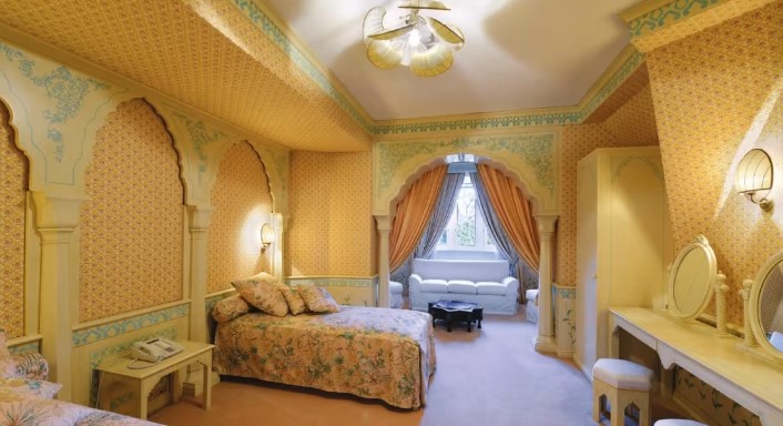 1100'LÜ YILLARIN İHTİŞAMI
Chateau d'Armainvilliers, 2500 dönümlük bir arazi üzerine kurulu ve 100 odaya sahip. Ortaçağ'da kale olarak inşa edilen bu yapı, 1100'lü yıllardan bu yana birçok değişikliğe uğradı.
