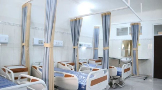 Giresun'daki fen lisesinde yaşanan bu olay, hem öğrenci hem de veliler arasında endişe ve tedirginlik yarattı. Sağlık ekiplerinin hızlı müdahalesi ve olayın ciddiyetle ele alınması, benzer durumların önlenmesi adına önem taşıyor. Yetkililer, soruşturmanın sonuçlarını kamuoyuyla paylaşacaklarını belirttiler.
