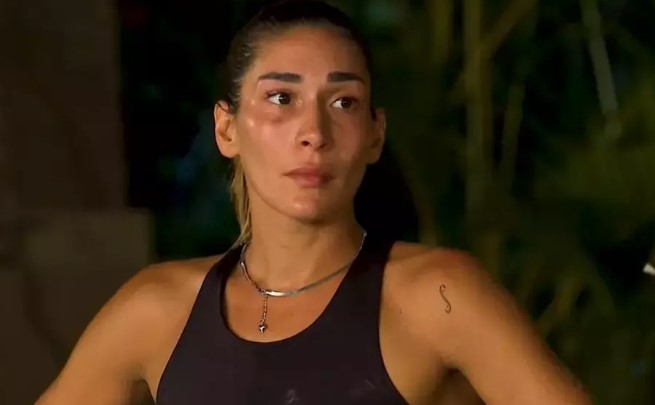 VEDA ANI: BERNA'NIN SÖZLERİ
Survivor All Star 2024 yarışmasında en son elenen yarışmacı Berna oldu. Berna, veda konuşmasında duygusal anlar yaşadı ve diğer yarışmacılara teşekkür etti. Kendi yaşadığı zorlukları paylaşarak, izleyicilere de umut verdi.
