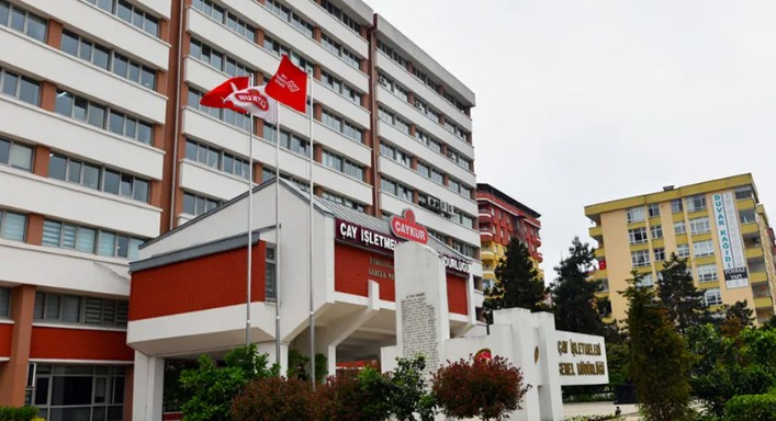 ÇAYKUR'un mevsimlik işçi alımı, iş arayanlar için önemli bir istihdam fırsatı sunuyor. Başvuru sürecinin başlamasıyla birlikte, binlerce kişinin bu fırsattan yararlanması bekleniyor. İş arayanlar, başvuru süresini kaçırmamak ve gerekli şartları sağlamak için başvuru sürecine dikkat etmeliler.
