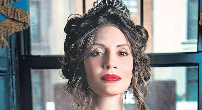 VATANDAŞLIK ALAMADI
Türkiye'ye dönüş kararında vatandaşlık durumu da etkili oldu. Vatandaşlık alamadığını belirten Varlıer, "Başvuramıyorum. Bir süre var onu doldurmam lazım ama Türkiye'de olmak istiyorum. Ailemi ve sevenlerimi özledim" şeklinde konuştu.
