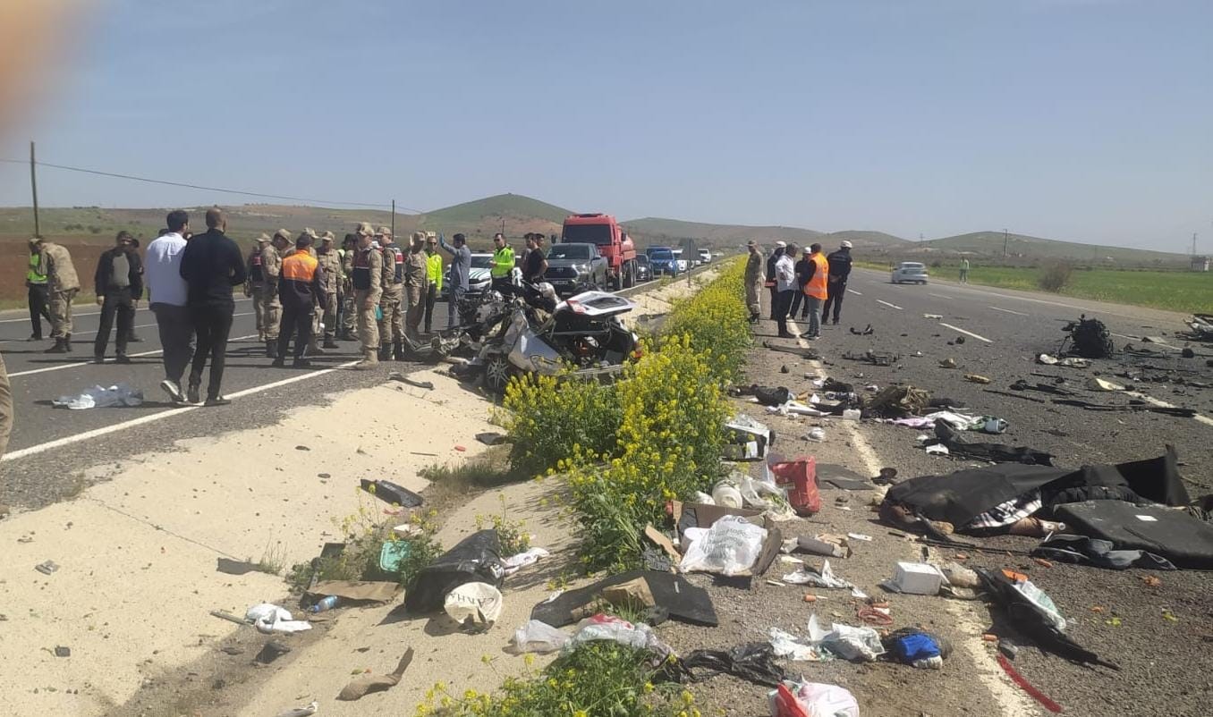 Şanlıurfa'da Korkunç Kaza Çok Sayıda Ölü Ve Yaralı Var (2)