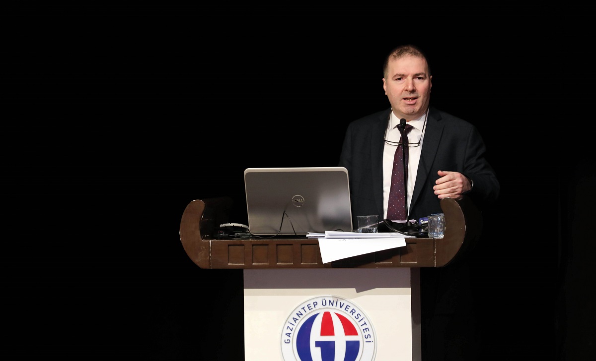 Gaziantep Diş Odası Başkanı Yücel Özbaş ise GAÜN Diş Hekimliği Fakültesiyle önemli işler yaptıklarını belirterek, etkinliğinde düzenlenmesinde emeği geçenlere teşekkür etti.