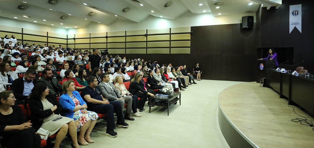 Gaün’de Hemşi̇reli̇k Haftasi Sempozyumu 1