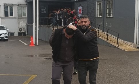 Özel Harekat ve Çevik Kuvvet polislerin desteğinde zanlılar Yenişehir Adliyesine götürüldü. Olayla ilgili tahkikat devam ediyor.