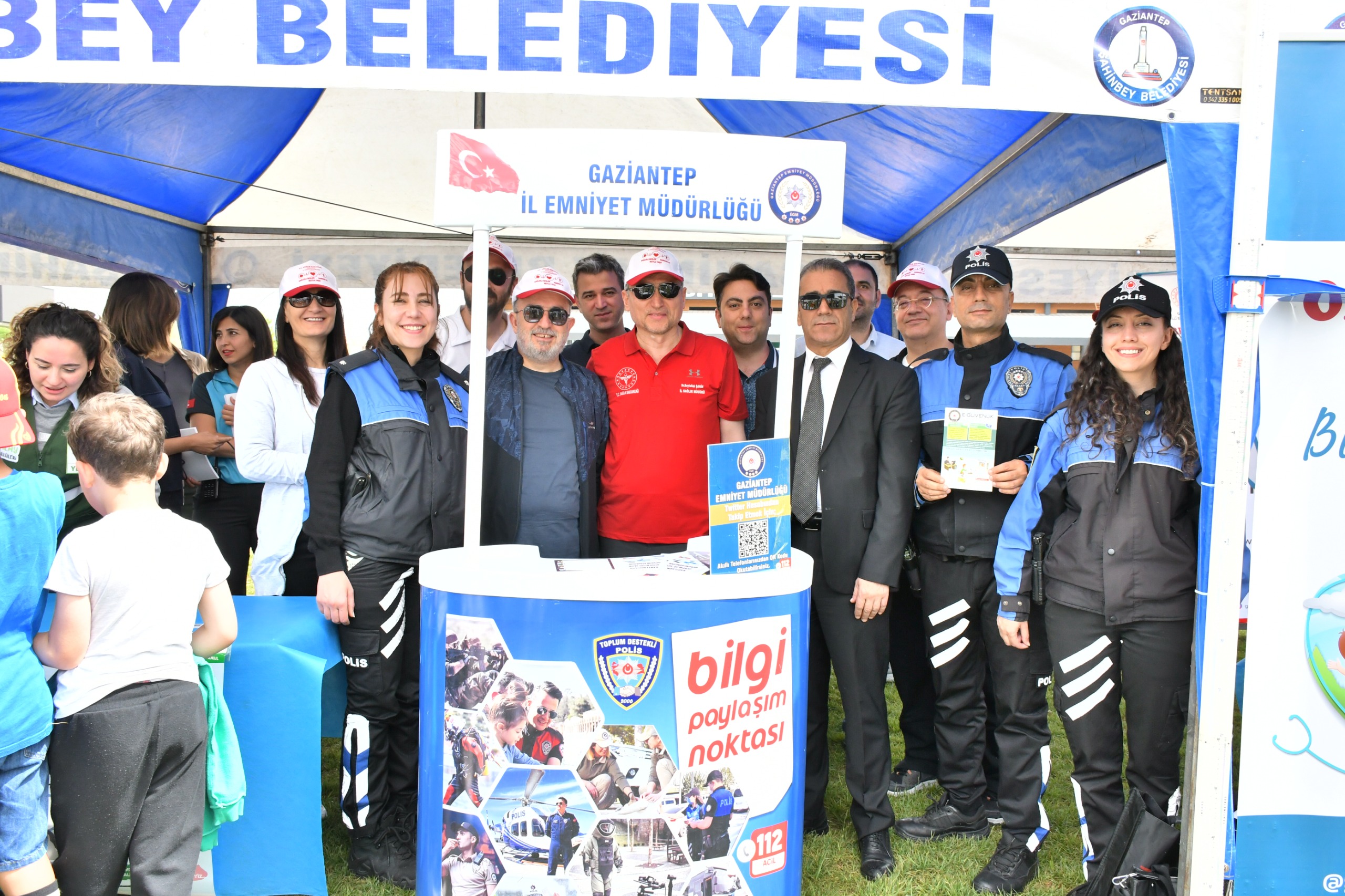  İl Milli Eğitim Müdürlüğü standında geleneksel okul sporları ve “Obeziteye İnat Bir Adım Da Sen At!” projeleri tanıtılırken, Büyükşehir Belediyesi tarafından obezite ve dengeli beslenmeye yönelik materyaller ve çocuklar için süt dağıtıldı. Toplum Destekli Polis ve Yeşilay tarafından da bilgilendirici broşürler verildi. 