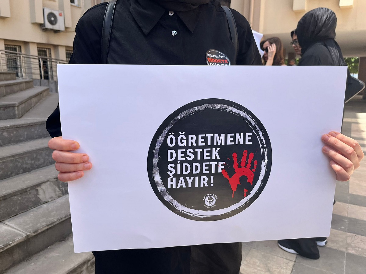 “Bu doğrultuda, eğitim çalışanlarına karşı eğitim ve öğretim hizmetinin sunumundan kaynaklı şiddet eylemlerine yönelik cezai ve hukuki tedbirlerin alınması elzemdir.”