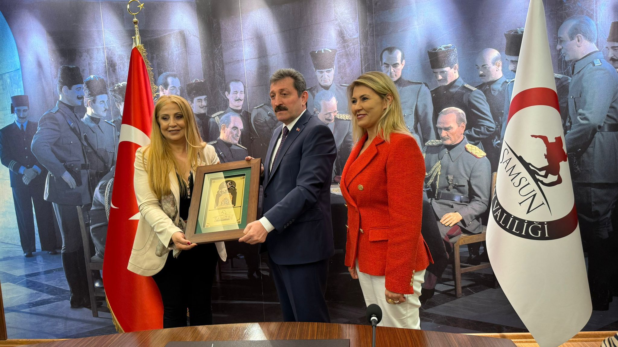  Şimdi ise mili mücadelenin ilk adım şehri olan Samsun’a  yürümenin gururunu yaşıyoruz.  GAGİKAD’ın yol açıcı cesaret verici adımları her zaman örnek olmuştur. Atatürk’ün kızlarının ileri görüşü ve vizyonu yüksektir. Biz bugün dev bir adım atıyoruz. Gerçek kurtuluşa giden yolda bu adımı kadınlar olarak atmaktan gurur duyuyoruz. Bizler Nene Hatun’un Halide Edip’lerin, Makbule’nin kızlarıyız. Bu iki önemli kadim şehrin kadınları olarak ticarette de siyasette de söz sahibi olmak, faaliyetlerimizi geliştirmek üzere bir araya geldik. İnşallah bu ziyaretler karşılıklı olarak devam edecek. Kadınlarımız tek yönlü değil yüksek vizyonlara ulaşmak için çok yönlü yürüyeceklerdir, mevcut ülkemizin durumu bize bunu emretmektedir. Çok çalışacağız" dedi.