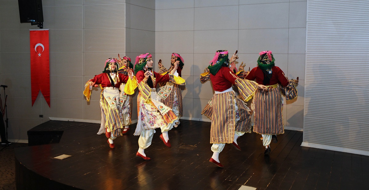 Gaün Tmdk’dan Kadın Kaşık Halk Danslarından Afyon Dinar Örneği (2)