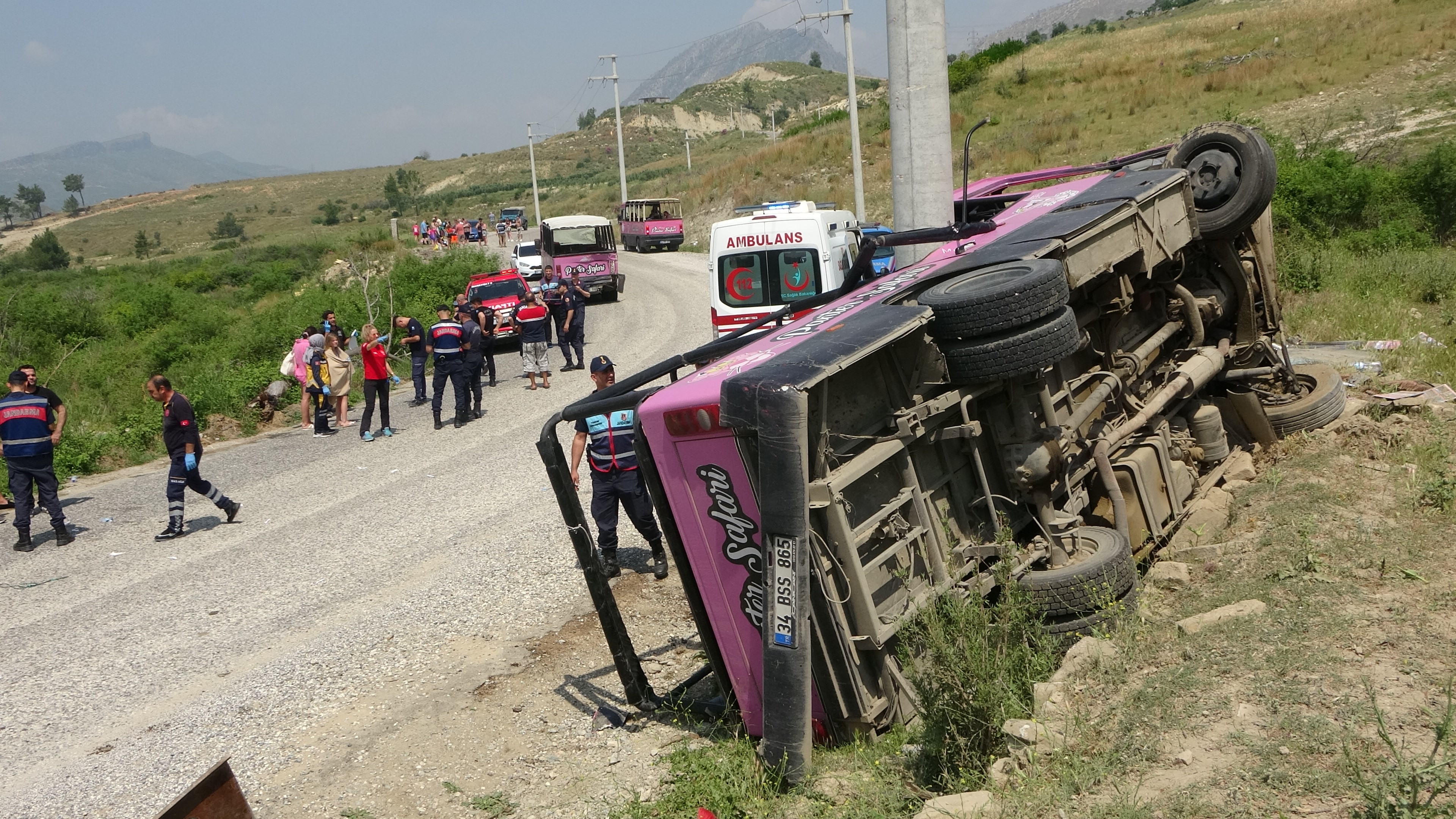 Safari Kazasında Can Pazarı: 12'si Turist 15 Yaralı