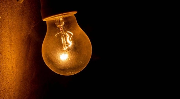 Elektrik kesintileriyle başa çıkmak için doğru kaynaklardan bilgi almak ve sorunun kaynağını belirlemek önemlidir. Böylece, elektrik kesintilerinin etkilerini minimize etmek mümkün olacaktır.