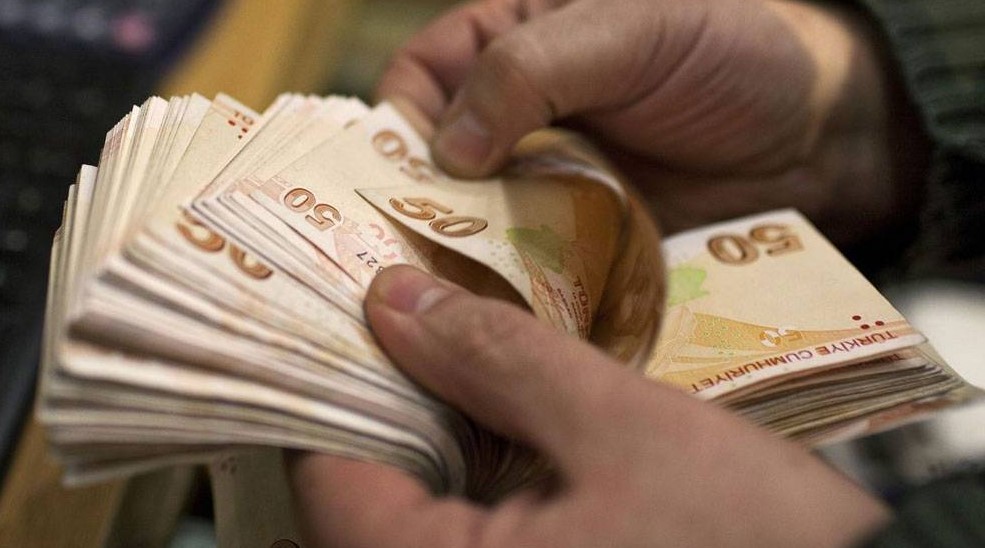 EMEKLİ MAAŞLARI NE KADAR OLACAK?
SSK ve Bağ-Kur en düşük emekli maaşları için yeni düzenlemeler gündemde. En düşük emekli maaşlarının ne kadar olacağına dair merak edilenler ve meslek meslek yeni memur zammı hesaplama tablosu haberimizde.
