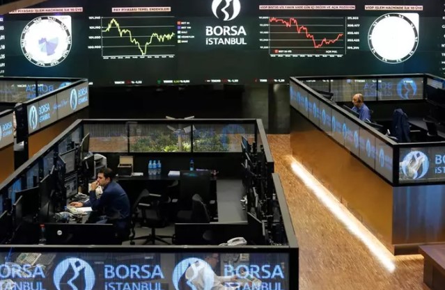 EN ÇOK KAZANDIRANLAR LİSTESİNDE DİĞER HİSSELER
Haftanın kazandıran hisleri arasında ilk 10'da Kayseri Şeker, Mavi Giyim, Albaraka Türk, Kardemir D, Smart Güneş Enerjisi, Tekfen Holding ve Qua Granit yer aldı.

