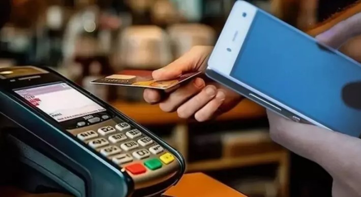 CEZAİ YAPTIRIMLAR VE HUKUKİ SÜREÇLER

Maliye bakanlığı ve vergi dairesi tarafından yapılan açıklamalara göre, vergi kaçırmak amacıyla IBAN ile ödeme talep eden işletmelerin cezai yaptırımlarla karşılaşabileceği belirtilmektedir. Vergi borçlarını düzenli olarak ödemeyen ve vergi kaçırma eğiliminde olan işletmelerin, hukuki süreçlerle karşı karşıya kalabileceği ve ciddi cezalara çarptırılabileceği bilinmelidir.
