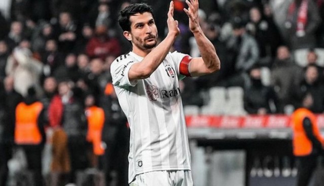 NECİP UYSAL NE KADAR MAAŞ ALIYOR?
Necip Uysal'ın Beşiktaş'taki maaşı, 4 milyon TL olarak bilinmektedir. Bu rakam, Türk futbolunun önemli oyuncularından biri olan Uysal'ın kariyerinde elde ettiği başarıların ve katkılarının bir yansımasıdır. Beşiktaş için sahada gösterdiği performansla hak ettiği bir maaşla oyununu sürdürmektedir.
