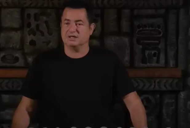 TÜM DENGELER DEĞİŞTİ

Acun Ilıcalı, konseyde yaptığı önemli açıklamalarla Survivor'da yeni bir döneme girildiğini belirtti. Takımların artık haftalık kaptanlık sistemine geçtiğini duyurdu. Haftaların 4 güne düşeceğini ve 3 dokunulmazlık oyunu oynanacağını açıkladı. Ayrıca, Survivor'da artık kadın-erkek karışık adayların da yer alabileceğini vurguladı.
