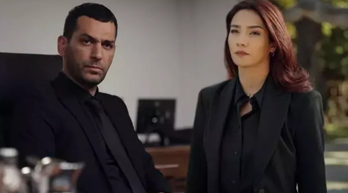 TOLGA SARITAŞ'IN YENİ PROJESİ

Nişanlısı Zeynep Mayruk'la haziran ayında evlenmeye hazırlanan Tolga Sarıtaş, geçtiğimiz günlerde televizyona dönerek kendisini heyecanlandıran bir projeyle görüştüğünü açıklamıştı. Eğer Teşkilat dizisinde başrol olarak yer almayı kabul ederse, Sarıtaş'ın hayranları yeni sezonu merakla beklemeye başlayacak.
