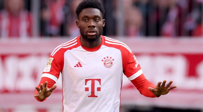 BEŞİKTAŞ'IN RADARINDA OLMUŞTU!

Alphonso Davies'in adı Türk futbolseverlerle özellikle Beşiktaş'ın transfer gündeminde sıkça geçmişti. Geçmiş dönemlerde Beşiktaş'ın da transfer için harekete geçtiği Davies, sonunda Bayern Münih'e transfer olmuş ve burada kariyerinin zirvesine ulaşmıştı. 