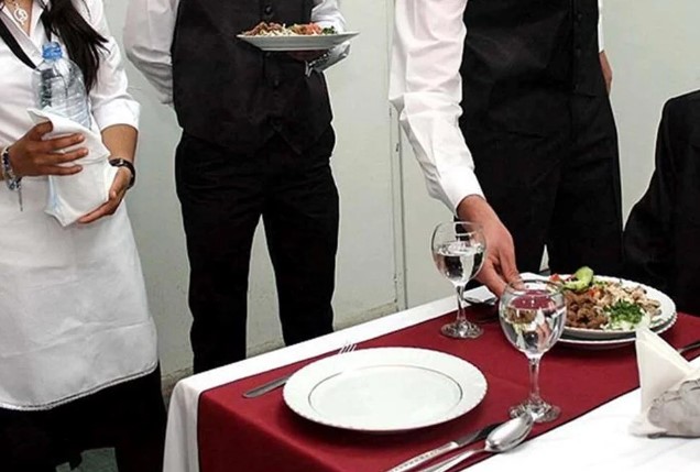TURİZM VE OTELCİLİK SEKTÖRÜNDE ELEMAN İHTİYACI

Turizm ve otelcilik sektörü, Türkiye'nin önemli gelir kaynaklarından biri olmasına rağmen, eleman açığı yaşanıyor. İŞKUR'a göre, turizm ve otelcilik alanında 22 bine yakın eleman aranıyor. Bu durum, turizm sektörünün büyüme potansiyeline işaret ediyor.
