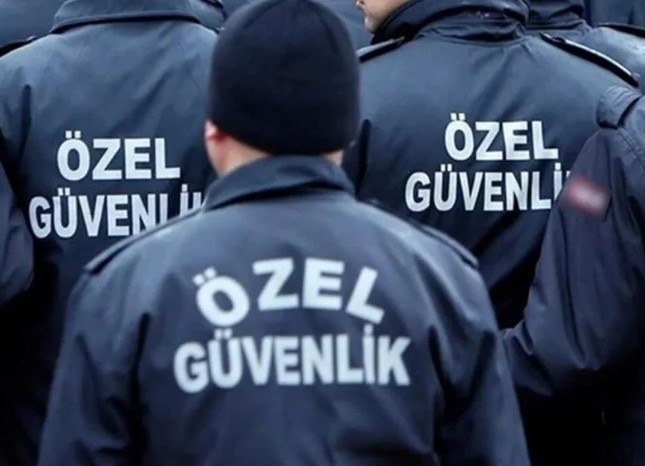 DİĞER ÖNEMLİ MESLEK GRUPLARI

Son dönemde özel sektörün en fazla ihtiyaç duyduğu meslek grupları arasında özel güvenlik görevlileri ve turizm-otelcilik elemanları öne çıkıyor. Bunun yanı sıra, reyon görevlisi, konfeksiyon işçisi, garson ve satış elemanları da önemli meslek grupları arasında yer alıyor.
