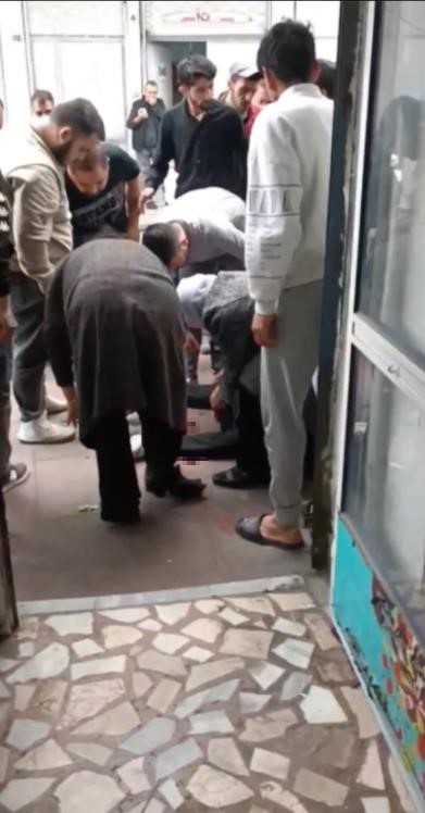 16 YAŞINDAKİ ÇOCUK AKRANINI SİLAHLA VURDU

Olayın ardından ihbar üzerine gelen sağlık ekiplerinin ilk müdahalesi sonrasında yaralı M.N.T. ambulansla, hastaneye kaldırılarak tedavi altına alındı.
