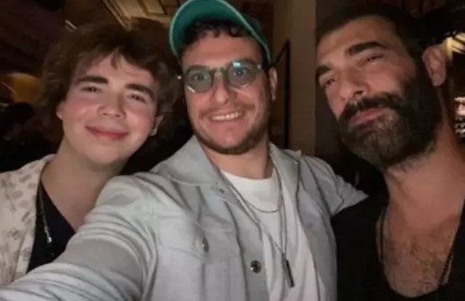 BAŞARILI BİR OYUNCULUK KARİYERİ
18 yaşındaki Ata Berk Mutlu, Poyraz Karayel gibi önemli yapımlarda yer almanın yanı sıra Karadayı, Şevkat Yerimdar ve Bir Derdim Var gibi projelerde de boy gösterdi. Üstelik üç yaşından bu yana oyunculuk yaparak, genç yaşta büyük başarılara imza attı.
