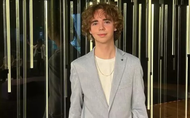 ÖDÜLLÜ BİR KARİYER
Kısa sürede dikkatleri üzerine çeken Ata Berk Mutlu, Altın Kelebek En İyi Çocuk Oyuncu Ödülü'nün sahibi oldu. Bu ödül, genç yeteneğin ne kadar başarılı bir performans sergilediğini bir kez daha kanıtlıyor.

