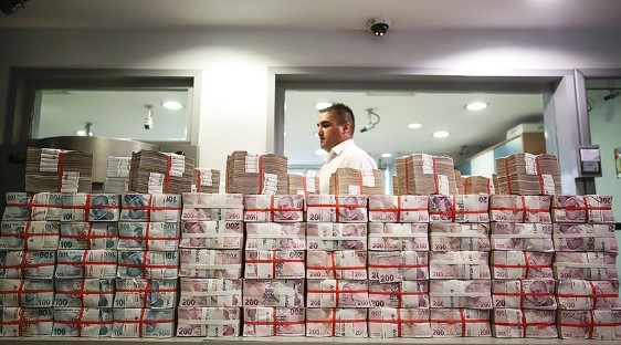 AKBANK VE CEPTE TEB
Akbank, müşterilerine 20 bin TL’ye kadar sıfır faizli kredi sunuyor. Bu kredi, 3 ay vadeli ve nakit avans olarak kullanılabiliyor. Cepte TEB ise 10 bin TL’ye kadar sıfır faizli kredi sağlıyor ve bu kredi 6 ay vadeli olarak sunuluyor. Her iki banka da düşük tutarlı kredi kampanyalarıyla müşteri çekmeyi hedefliyor.
