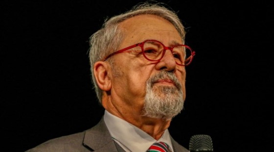 MARMARA'DA TEDBİR ALINMALI
6 Şubat'ta yaşanan ve 11 ili etkileyen depremlerin ardından uzmanlar Marmara bölgesinde beklenen büyük deprem için uyarılarını sürdürüyor. Prof. Dr. Naci Görür, Marmara bölgesinde acilen tedbir alınması gerektiğini, aksi halde 6 Şubat'ta yaşanan felaketin tekrarlanabileceğini söyledi. "Marmara'da tedbir alın diyoruz ki 6 Şubat tekerrür etmesin, insanlarımız ölmesin. Korkuyorum ki tarih yine tekerrür edecek" ifadelerini kullandı.
