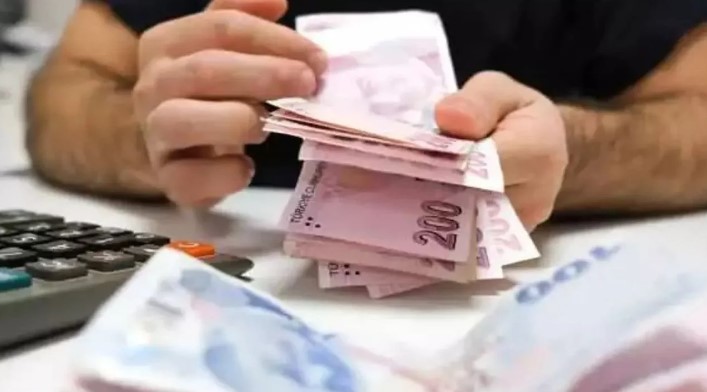 Kamu Tesislerinde İndirim: Öğretmenevi, polisevi, misafirhane gibi kamu tesislerinde emeklilere yüzde 15 indirim uygulanacak.