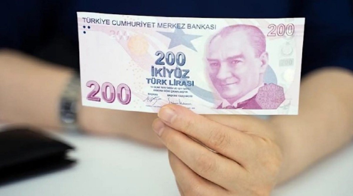 GÜNCEL FAİZ ORANLARI VE KAYNAK MALİYETLERİ

Halkbank, güncel durumda bankaların kaynak maliyetlerinin yüzde 50 seviyesine ulaştığını ve kredi faiz oranlarının da buna paralel olarak arttığını açıkladı. Bu durumun, gecikmeli ve kaçınılmaz olarak esnaf kredileri faiz oranlarında piyasa güncel kredi faiz oranlarının oldukça altında kalacak şekilde bir güncelleme yapılmasını zorunlu kıldığı ifade edildi.
