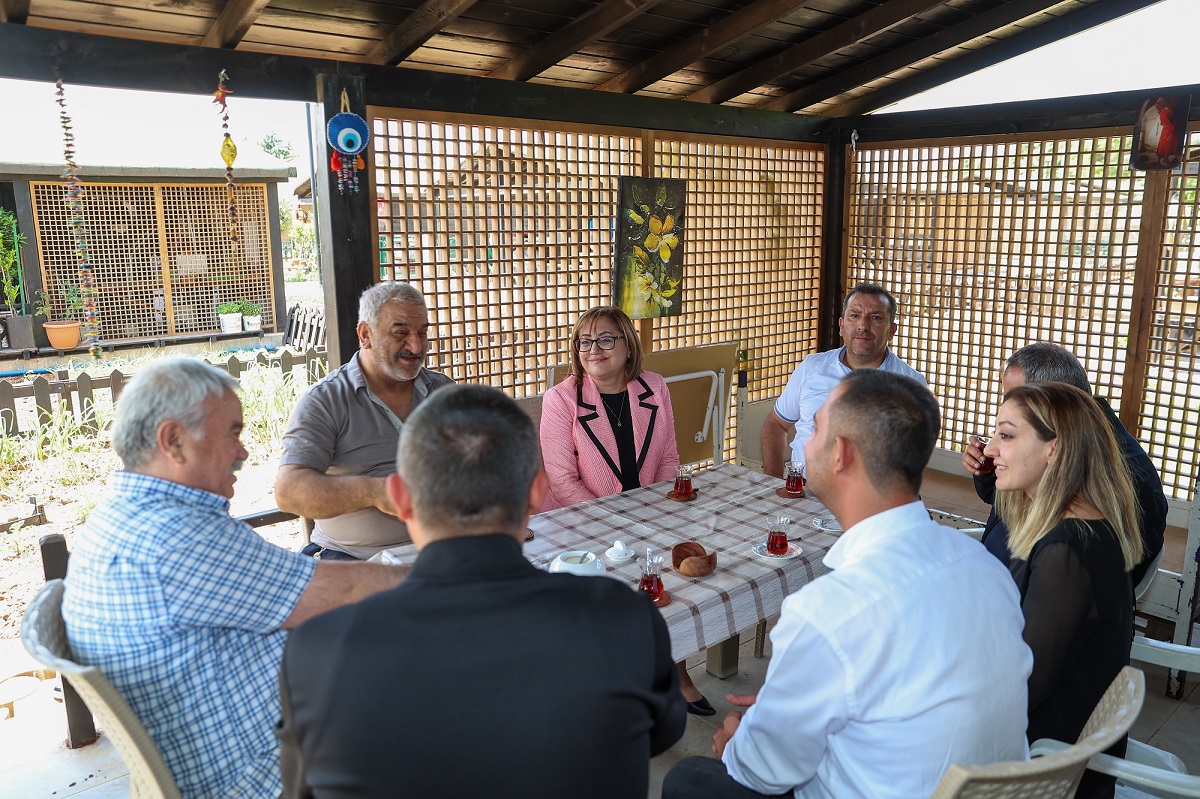 Gaziantep Büyükşehir Belediyesi'nin sunduğu bu projeyle doğayla iç içe bir yaşam sürmek isteyenler için harika bir fırsat sunulmaktadır. Başvuru süreci ve diğer detaylar hakkında en güncel bilgilere belediyenin resmi web sitesinden ulaşabilirsiniz. Bu heyecan verici hobi bahçesi projesi, Gaziantepliler için doğayla buluşma ve kaliteli vakit geçirme imkanı sunuyor.