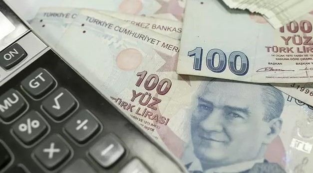 BEKLENEN BAYRAM İKRAMİYESİ ÖDEMELERİ
Emekliler, Ramazan Bayramı'nda artırılan bayram ikramiyelerinin Kurban Bayramı'nda da ödeneceğini öğrendiler. Ancak, ikramiyelerde bir artış olup olmayacağına dair net bir bilgi henüz kamuoyuna yansımış değil.
