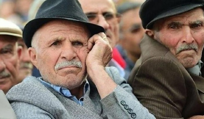 YENİ EMEKLİLER DE İKRAMİYE ALACAK
31 Mayıs’a kadar emeklilik dilekçesi veren sigortalılar, Kurban Bayramı ikramiyesinden faydalanabilecekler. Emeklilik işlemleri tamamlanmasa bile, ikramiye hak edilecek ve toplu ödeme ile birlikte hesaba yatırılacak. Aynı durum, ölüm maaşı için başvuranlar için de geçerli olacak.

