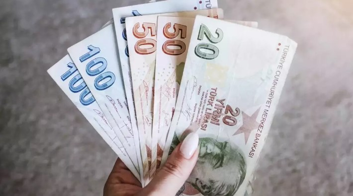 EMLAK VERGİSİ İÇİN SON GÜN UYARISI
Emlak vergisi ödemelerinde son taksit ödeme süresinin 31 Mayıs olduğunu unutmamak gerekiyor. Bu tarihe kadar ödeme yapılmazsa, her ay için %4,5 oranında gecikme faizi uygulanacak. Bu nedenle, emlak vergisi borçlarını zamanında ödemek, ileride daha yüksek meblağlarla karşılaşmamak için oldukça önemli.

