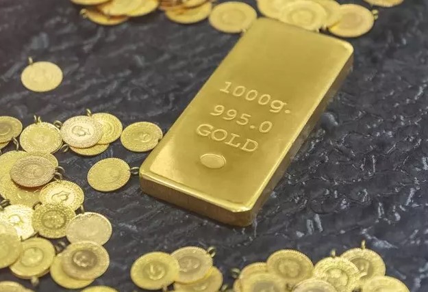 GRAM VE ÇEYREK ALTIN FİYATLARI
Türkiye'de gram altın fiyatı 2.562 TL'den işlem görüyor. Çeyrek altın fiyatı 4.063 TL, yarım altın 8.128 TL ve Cumhuriyet altını ise 16.537 TL'den değerleniyor. Altın ve Para Piyasaları Uzmanı Şirin Sarı, ons altın için önemli direnç bölgelerinin 2500-2550 dolar seviyesi olduğunu ancak 2450 dolar seviyelerinde takıldığını belirtti. Sarı, altın fiyatlarının şu an ucuz olduğunu dile getirerek, "2750-3000 dolar bandını önümüzdeki günlerde görmemiz gerekiyor" dedi.
